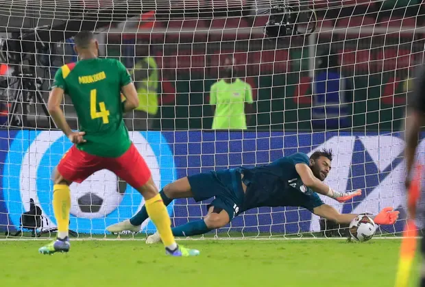 L'Egitto nelle mani di Gabaski elimina il Camerun padrone di casa. Finale contro il Senegal