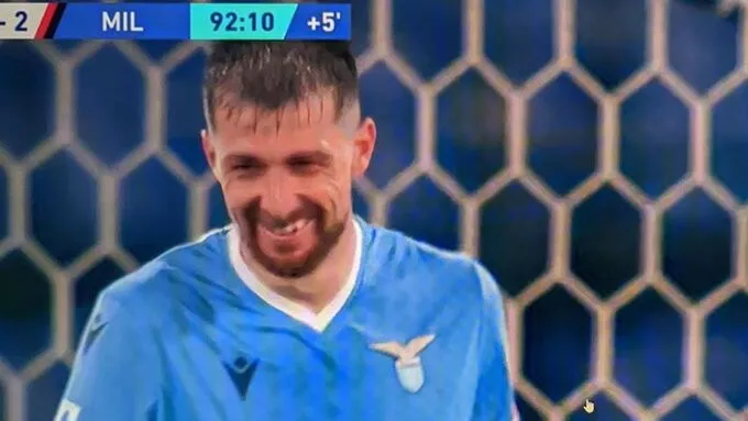 Lazio, la tifoseria protesta: un giocatore è alle corde
