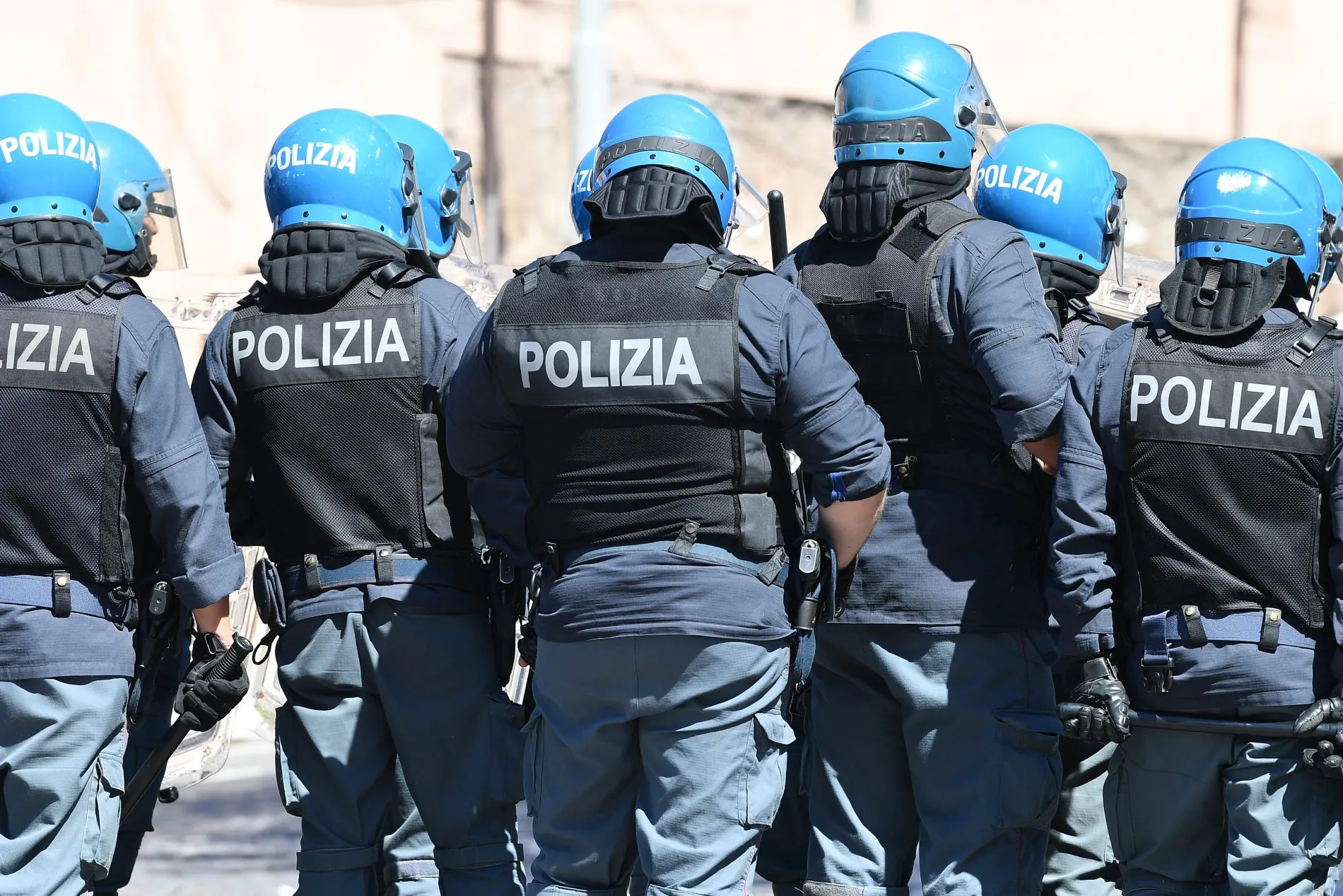 Milan e Inter, scacco matto alle curve: il blitz della polizia | I nomi