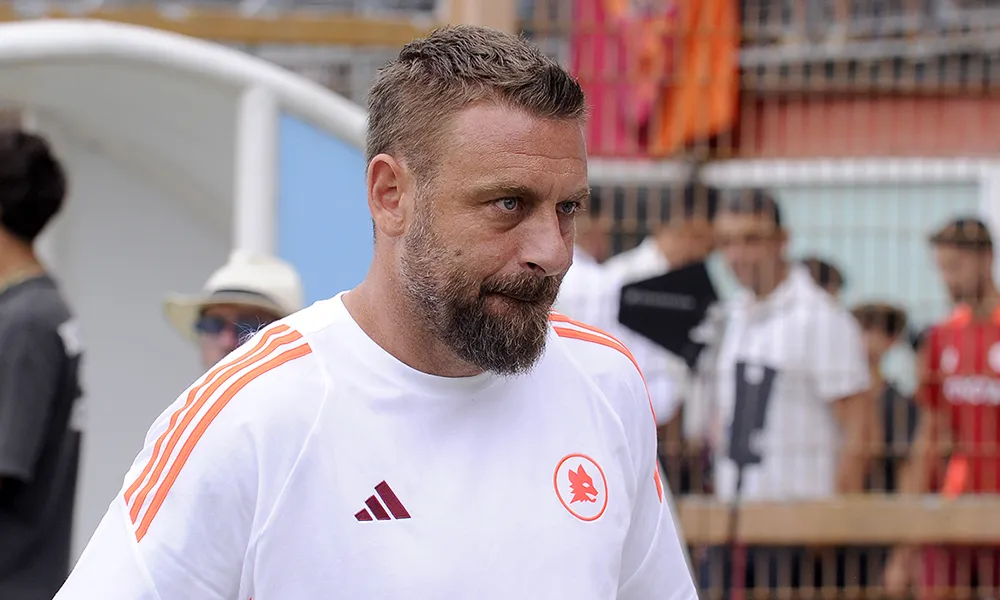 Roma, De Rossi: "Domani gara delicata. Dybala ci sarà, ma..."
