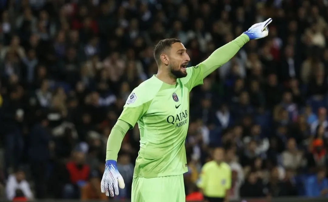 Donnarumma, che stilettata dell'agente alla stampa italiana!