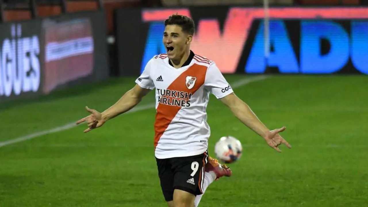 Calciomercato Milan, si cerca l'accordo per Julian Alvarez