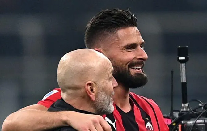 Milan, Giroud è meno scaramantico di Pioli:" Non molliamo mai"