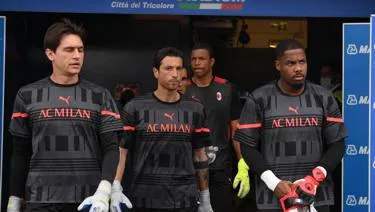 Milan-Napoli, porte girevoli: via l’eroe del derby