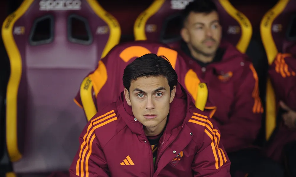 Roma, possibile operazione al ginocchio per Dybala
