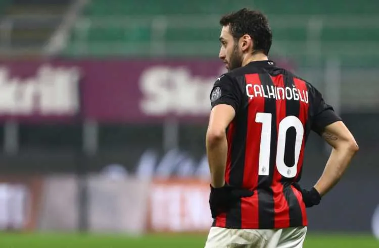 Milan, i dubbi di Calhanoglu: diviso tra Torino ed il Qatar