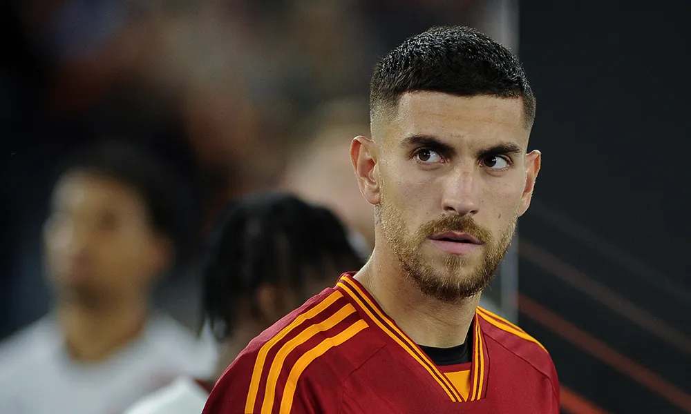 Roma, è caos per la sua nuova tuta: Adidas risponde