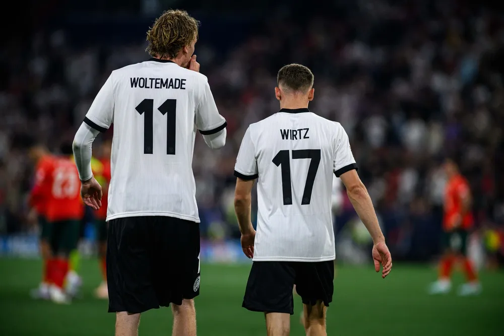 Liverpool, Slot incensa Wirtz: "Ha creato molte occasioni"