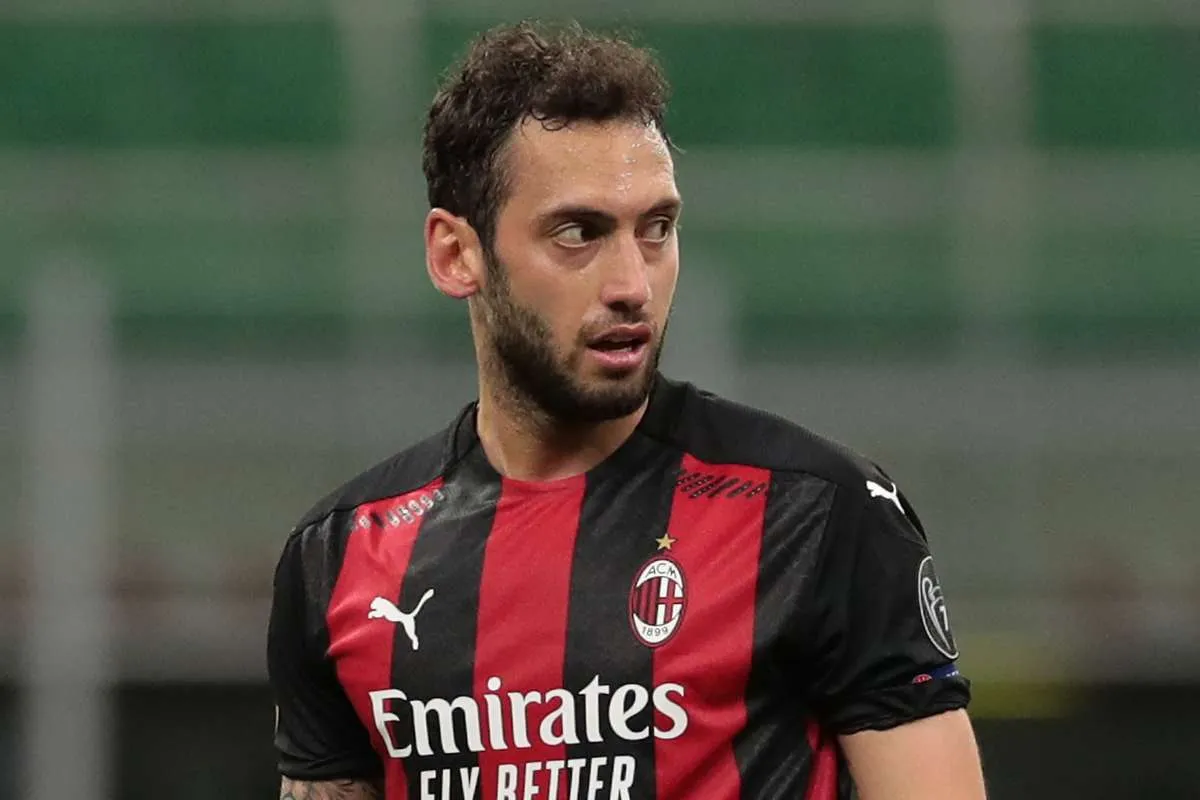 Milan, Calhanoglu messo alle strette: addio vicino, i sostituti