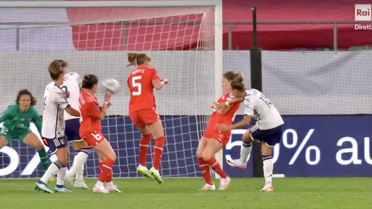 Italia femminile: gol di Caruso