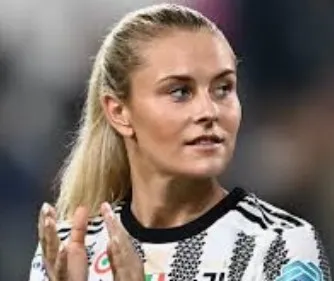 Amanda Nilden saluta le Juventus Women