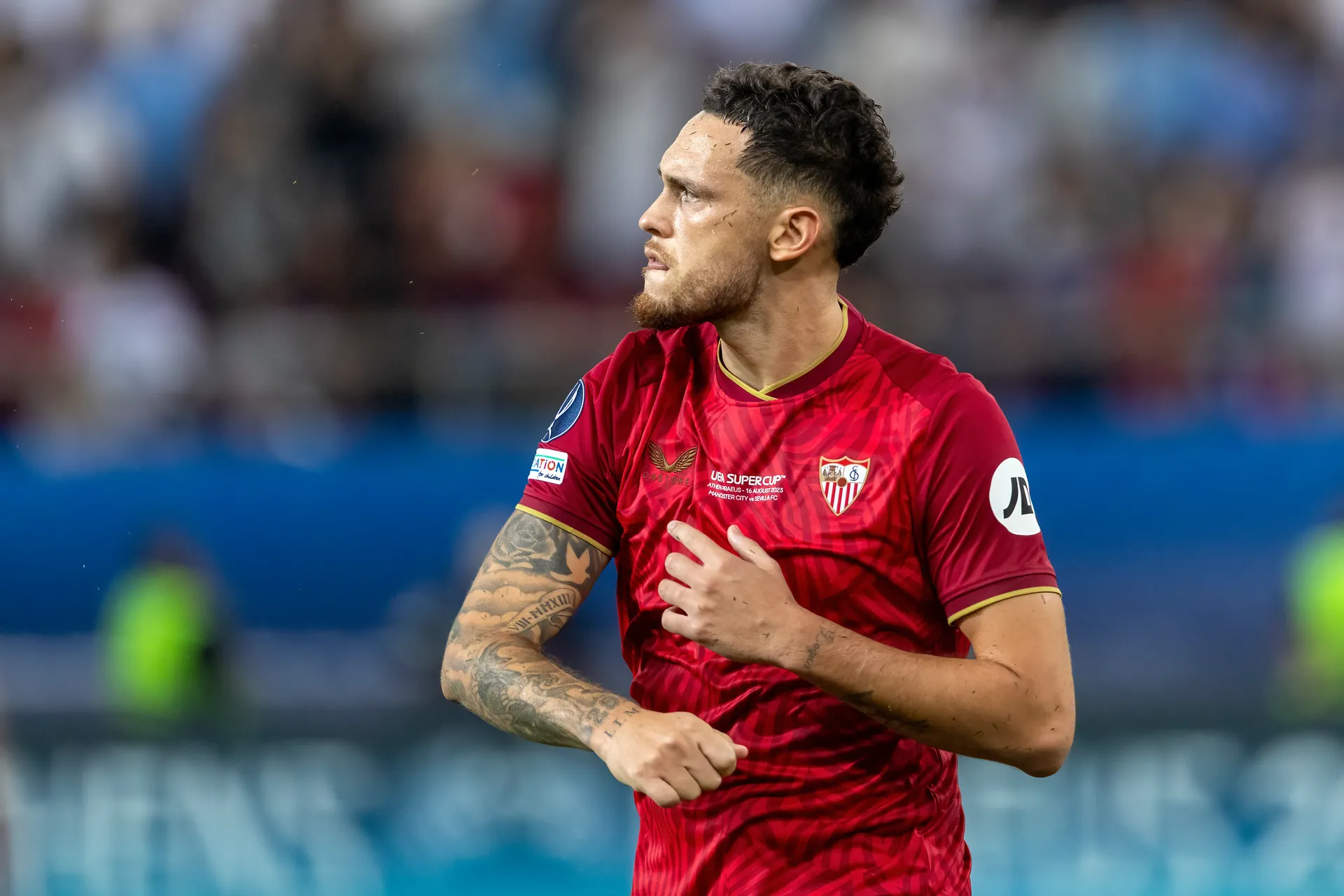Incredibile - Spagna, un tifoso mette un dito nel sedere di Ocampos. Il Siviglia non ci sta!