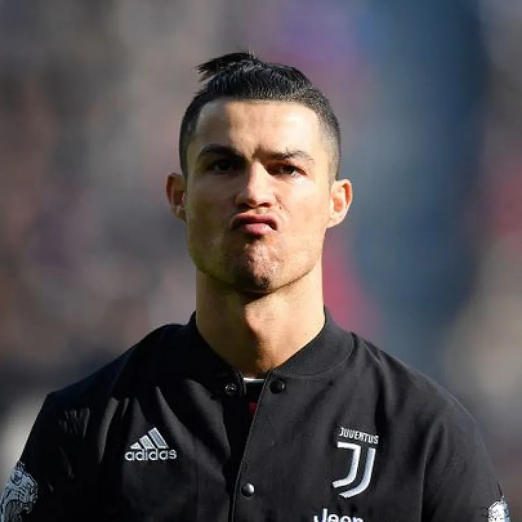 Ronaldo consiglia un difensore, Dybala rinnova e Kurzawa si allontana