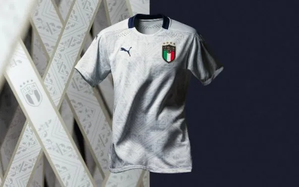 Italia, presentata la nuova maglia away