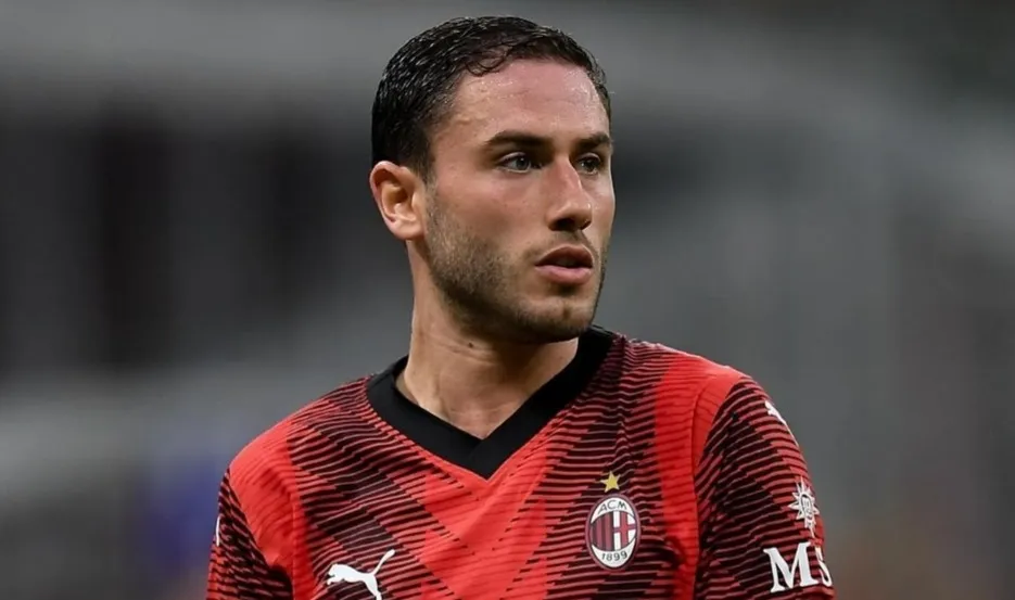 PSG-Milan, Calabria al vetriolo: "Lavoriamo duro, chi non ci crede stia a casa" | La risposta di Pioli