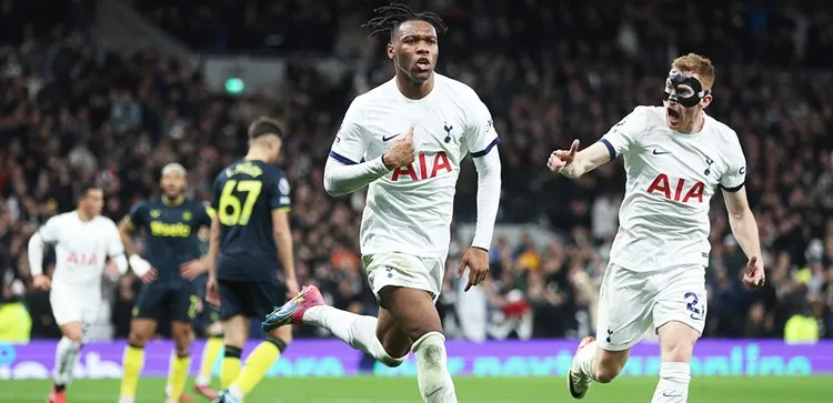 Udogie: "In Premier League mi sta aiutando molto ciò che ho imparato in Italia."