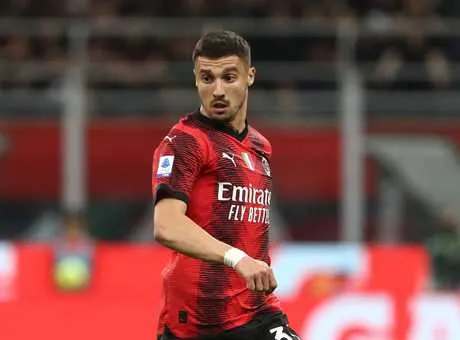 Milan, il Lione fa sul serio e tenta Krunic: il bosniaco è in bilico