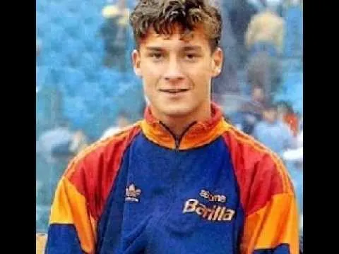 Totti, 28 anni fa la prima presenza con la maglia della Roma in Serie A - Video