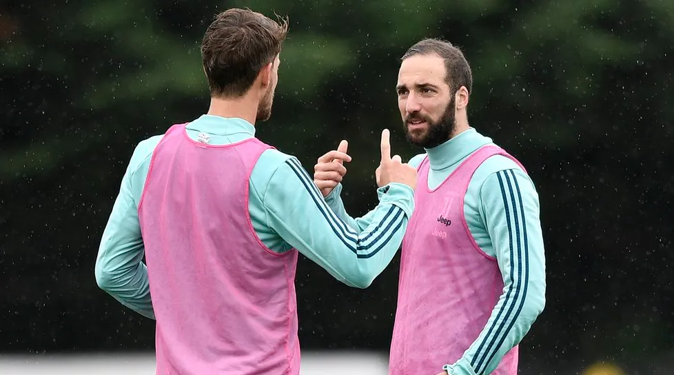 Juve: preso un attaccante, oggi Rugani e Higuain al Chelsea