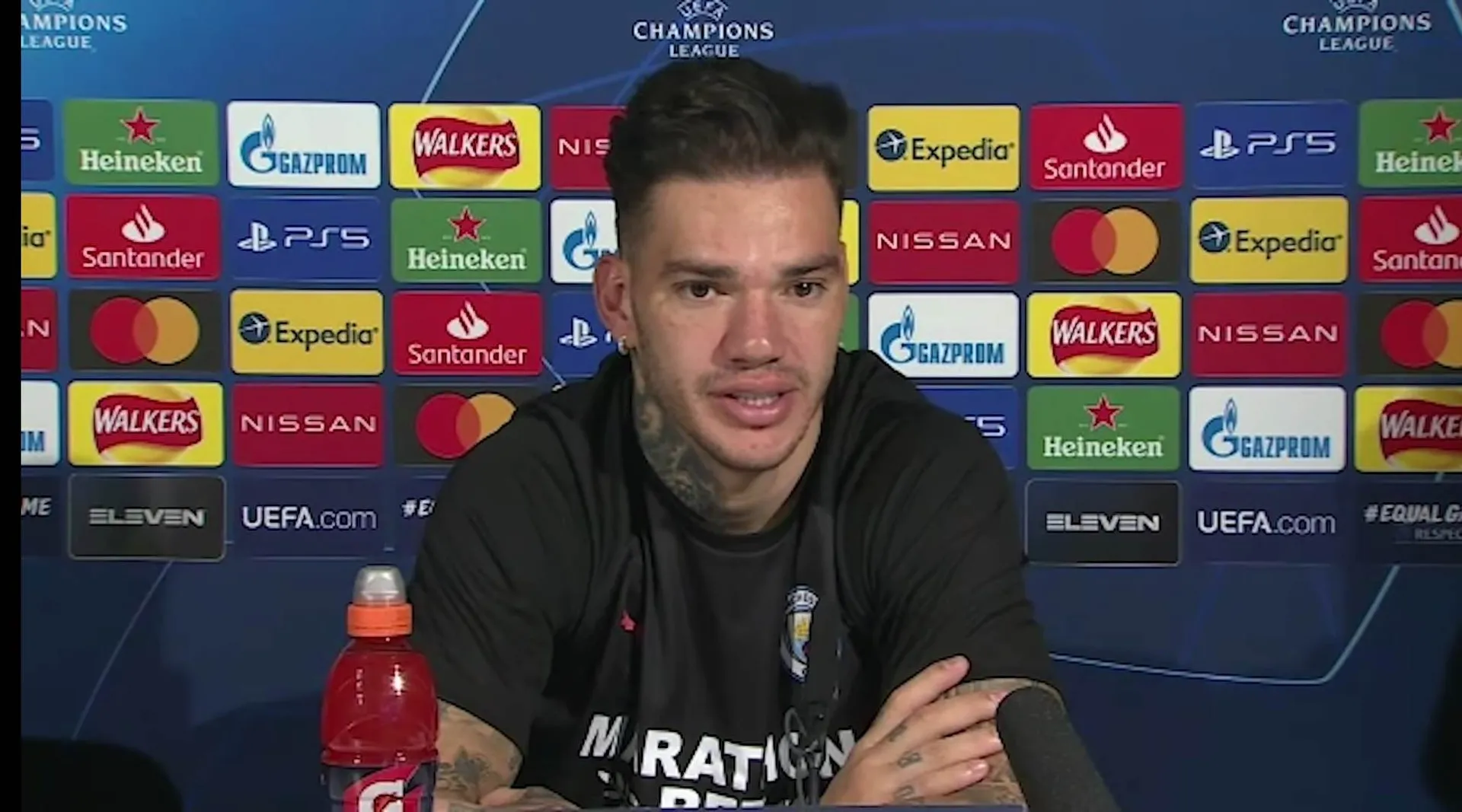 Manchester City, Ederson annuncia: "Resto qui!"