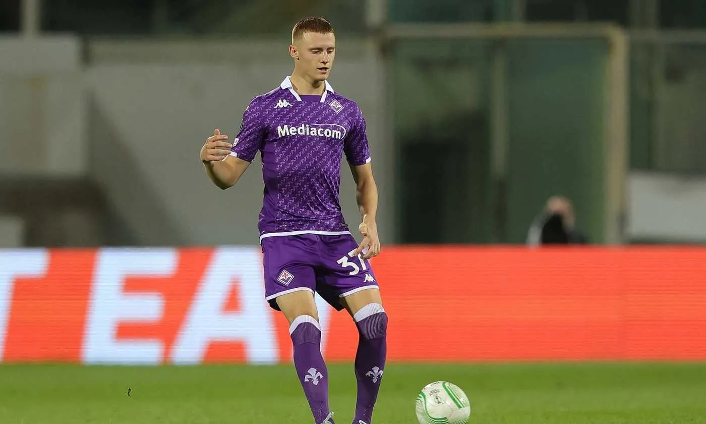 Fiorentina, per Comuzzo un'offerta seria da un club tedesco