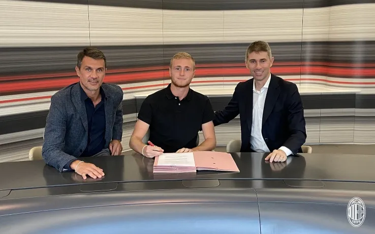 Milan: Pobega rinnova fino al 2025