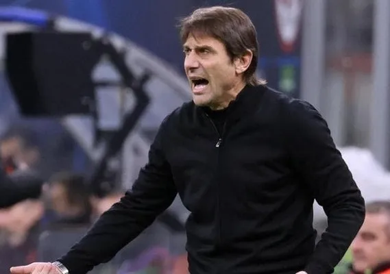 Il Napoli batte 3 a 1 il Como e consolida il primo posto