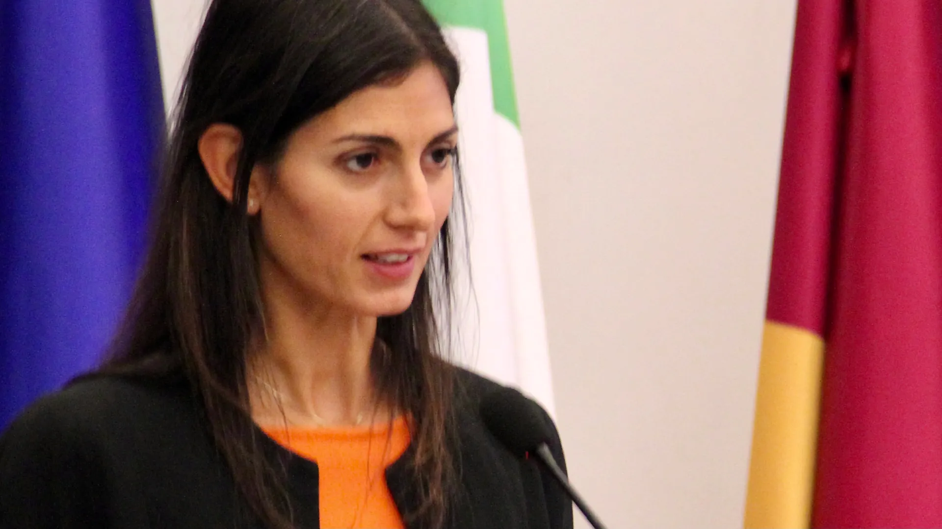 Roma, il nuovo sponsor fa arrabbiare Virginia Raggi