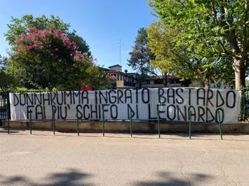 Milan, la furia dei tifosi: insulti e minacce a Donnarumma