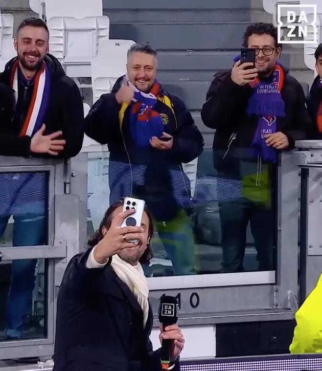 Toni fan viola selfie Fiorentina