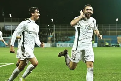 Francesco Galuppini re dei bomber: l'attaccante del Renate sogna la B