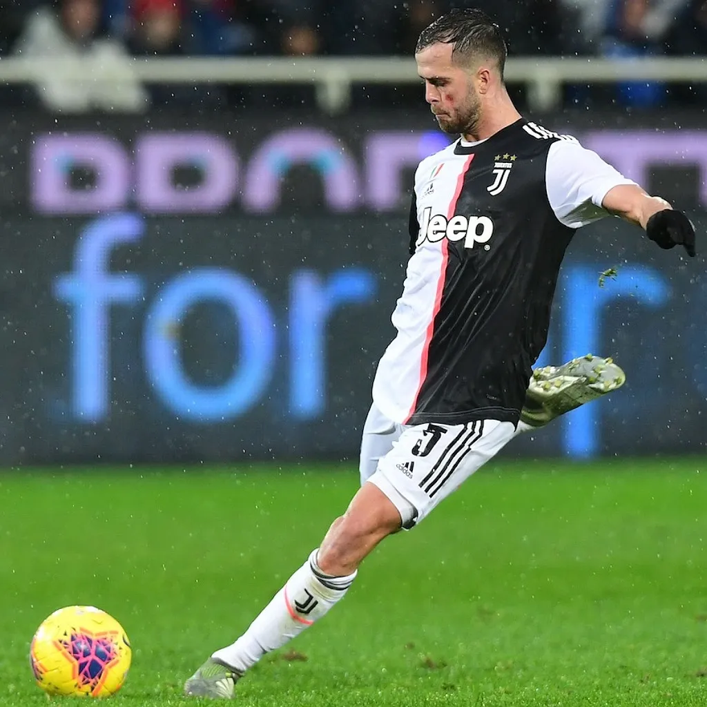 Pjanic domani visite a Barcellona
