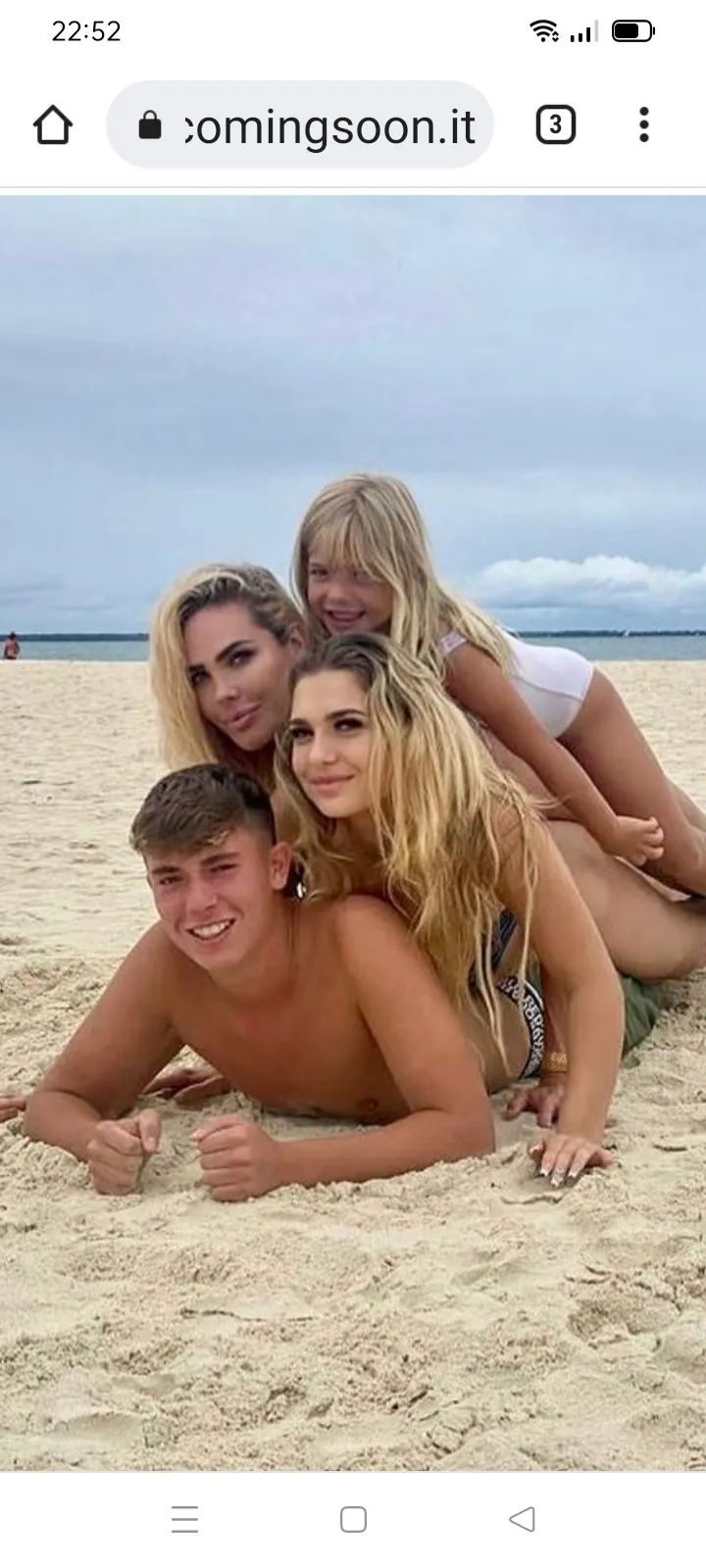 Francesco Totti raggiunge Ilary Blasi in vacanza
