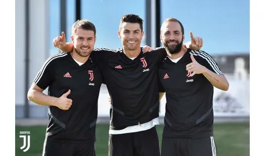 Juventus, tornano a disposizone Danilo e Douglas Costa