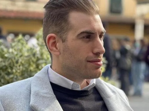 La tragedia: calciatore muore dopo malore in campo