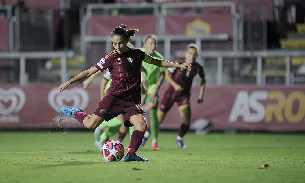 Giugliano, Roma femminile