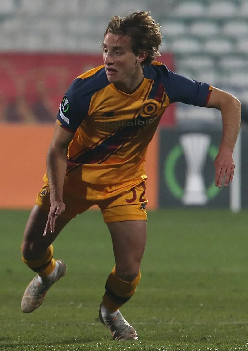 Calciomercato, incontro tra Roma e Lecce per Bove