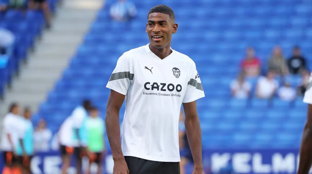Calciomercato Milan, due cambi per la difesa: in entrata Coppola e Mosquera | Chi parte