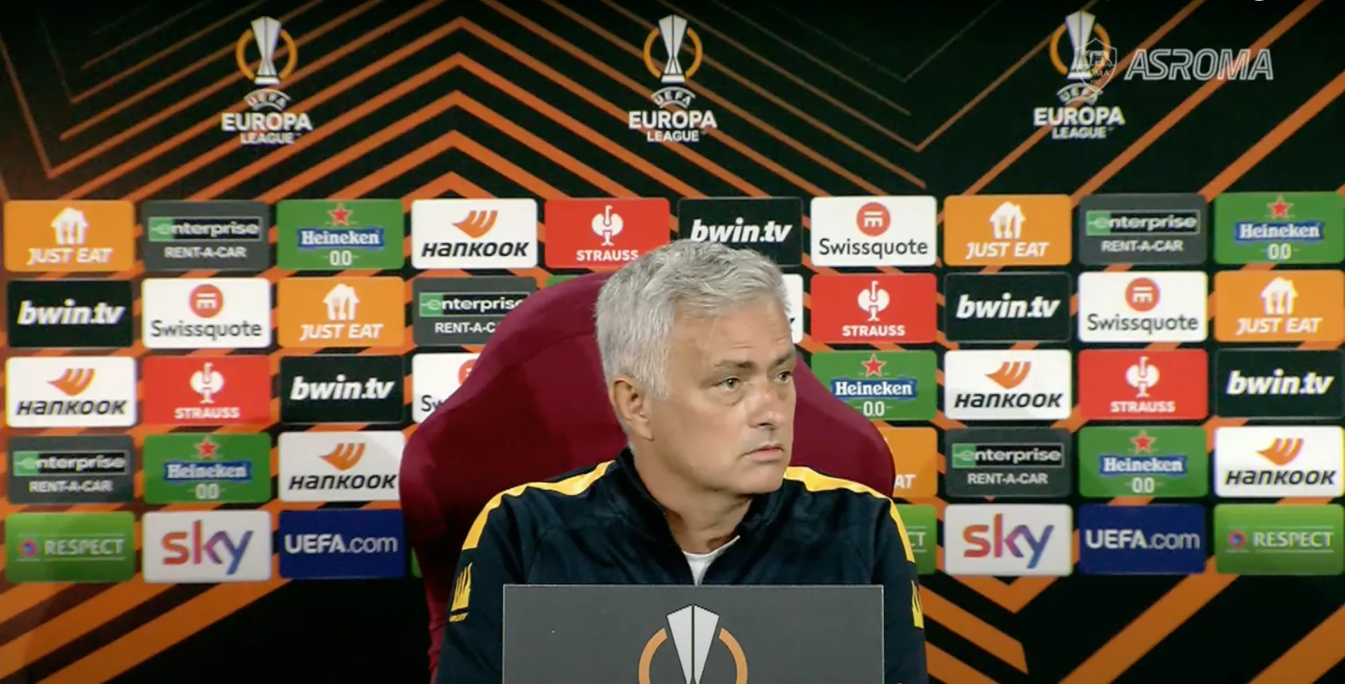 Mourinho: "Obiettivo primato del girone. Con me in tribuna abbiamo sia vinto che perso. Su Paredes..."