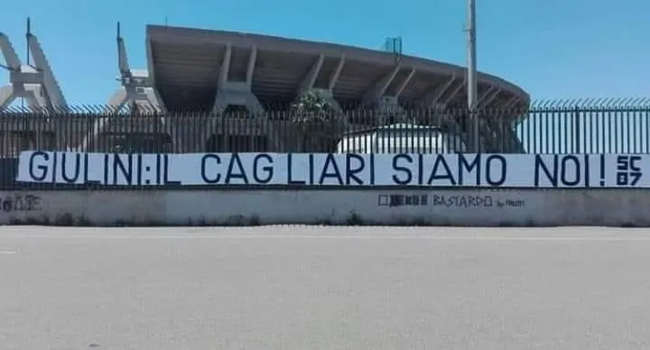 Cagliari: la protesta dei tifosi parte dal Sant'Elia