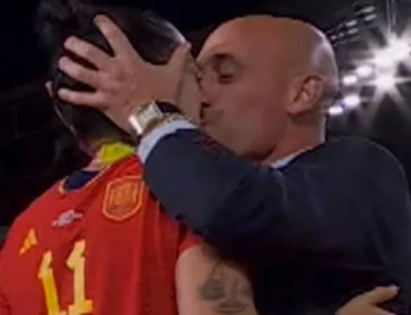 Rubiales bacio alla Hermoso, Spagna