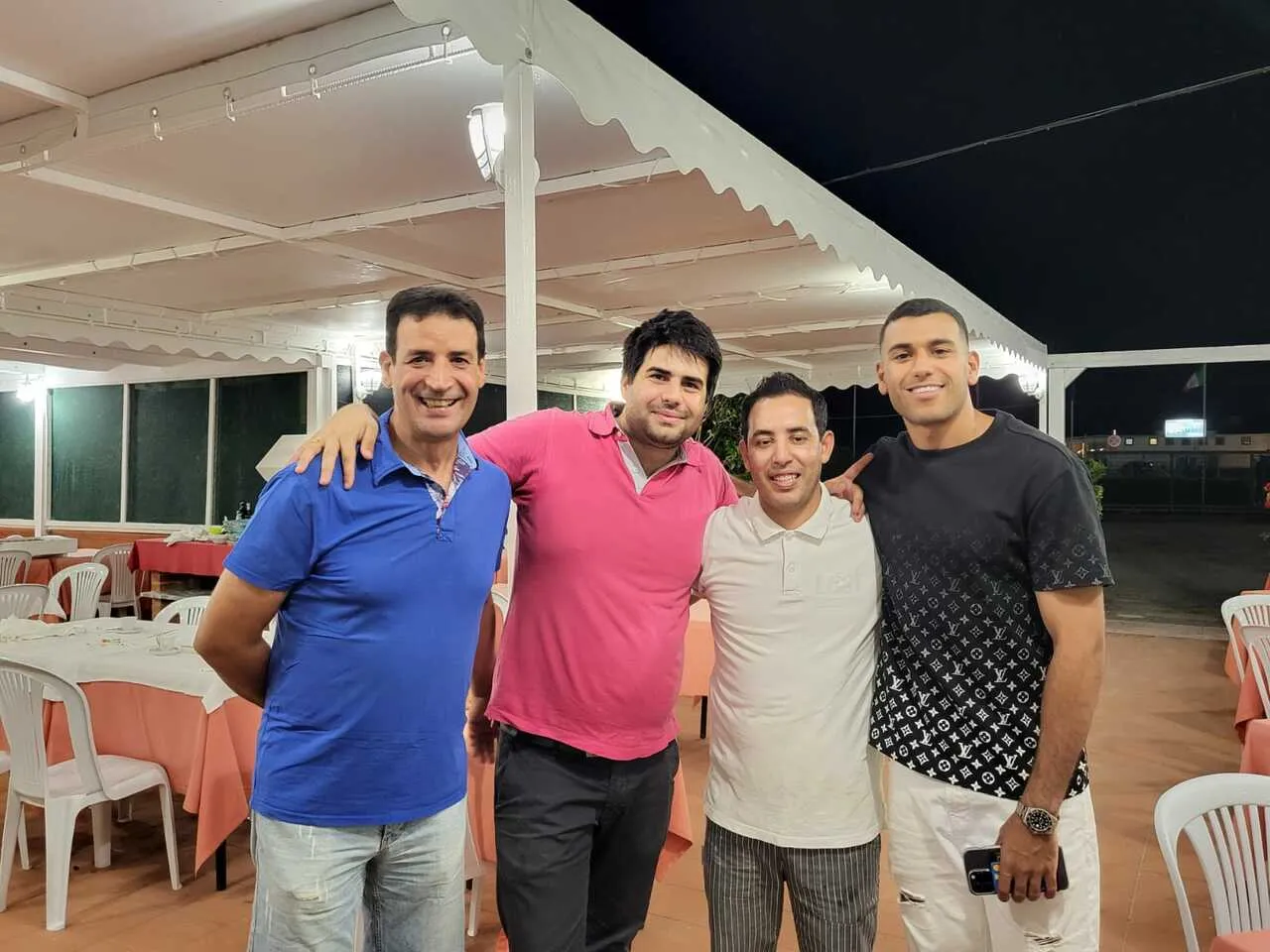 Napoli: la Pizza Cheddira conquista Pressing (Mediaset)