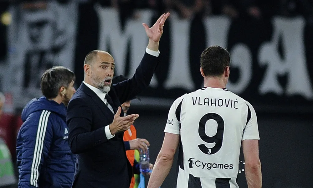 Juventus, Vlahovic e quel numero 9: messaggi social e mercato aperto