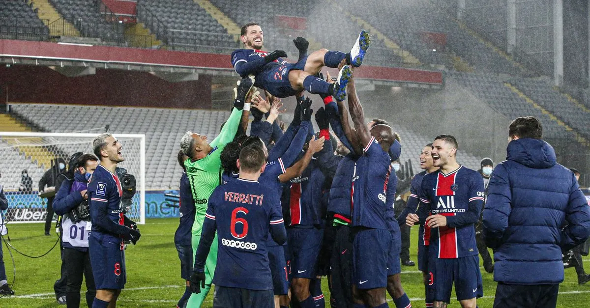 Roma, il PSG punta un difensore dei giallorossi