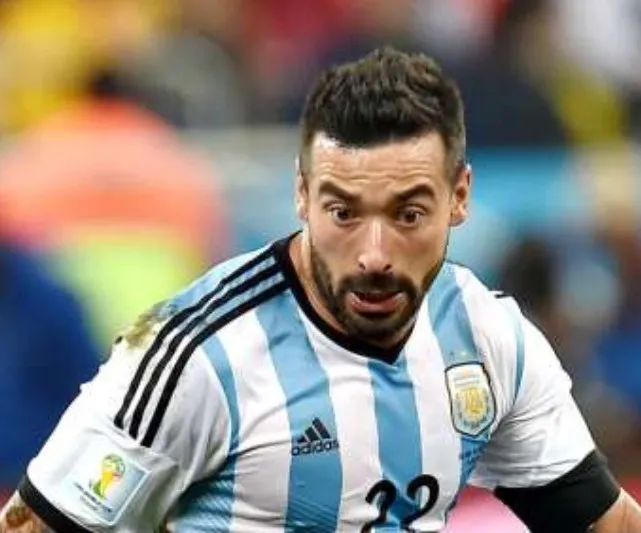 Ultim'ora: accoltellato Lavezzi