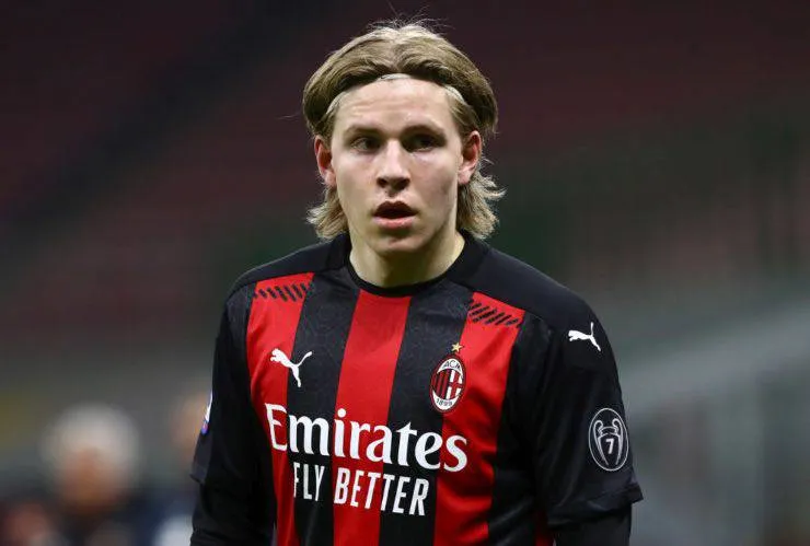 Occhi puntati su Hauge, la Bundesliga chiama: la risposta del Milan
