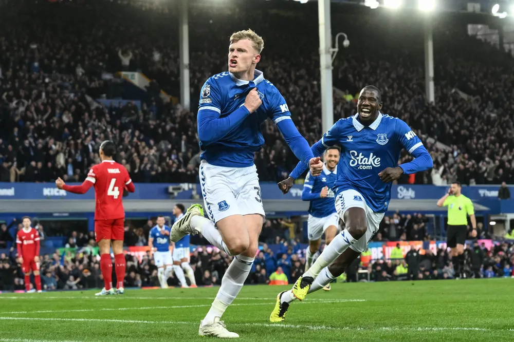Il Manchester United apre l'asta per Branthwaite: la situazione