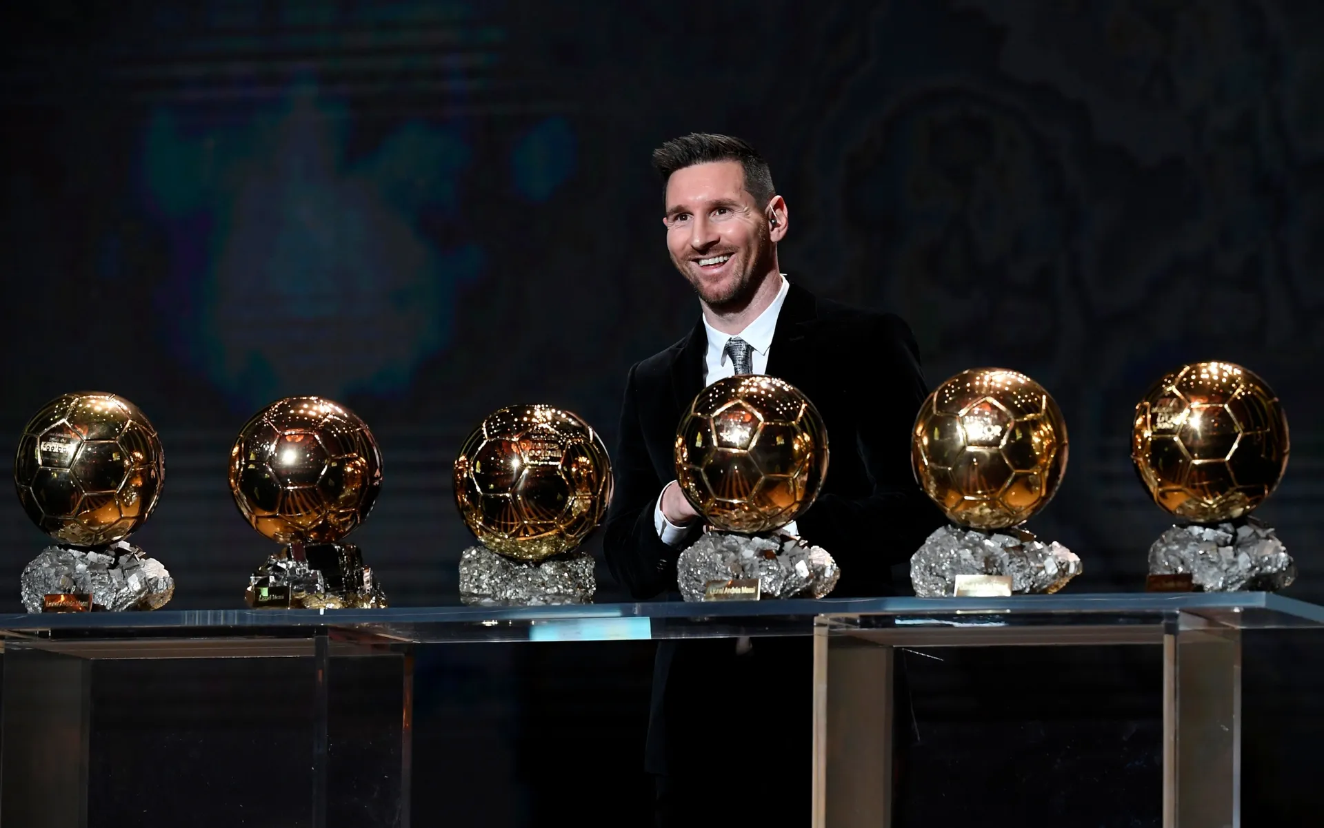 Messi, il futuro al Barcellona ma...