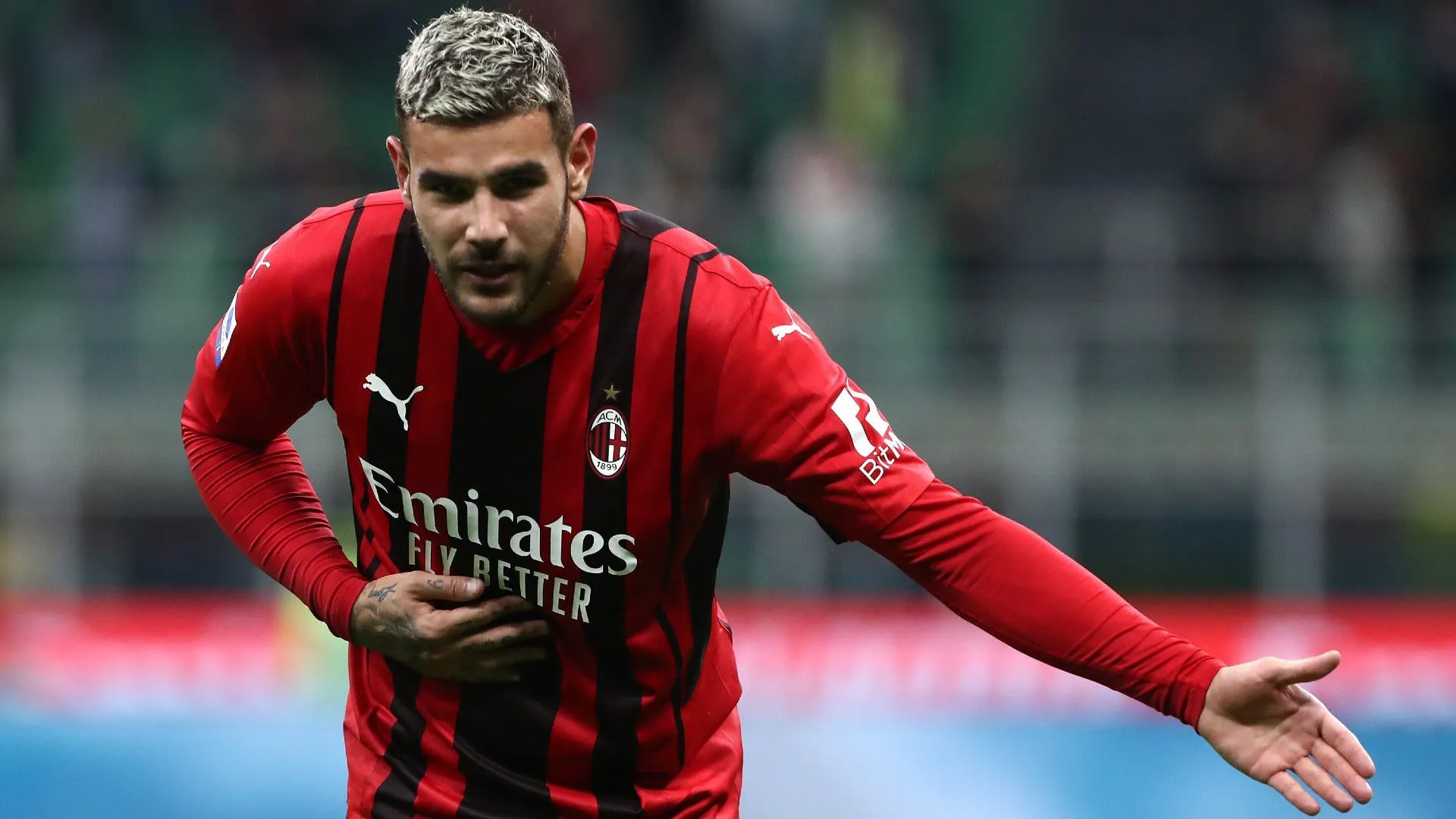 Milan, basta straordinari per Theo Hernandez: il vice arriva dalla Serie A