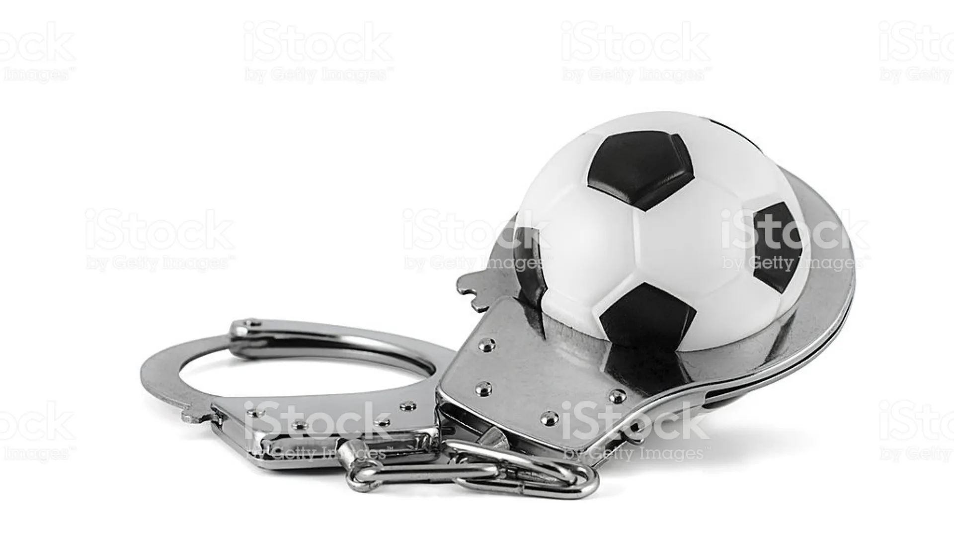 Calciatore corriere della droga, scattano le manette